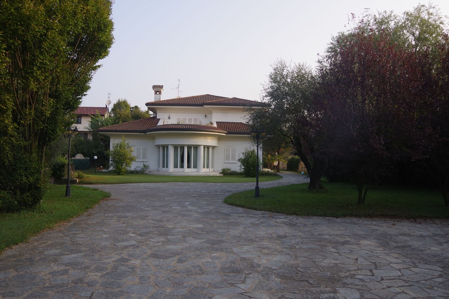 Brianza: prestigiosa villa ad Agrate Brianza (Mb)