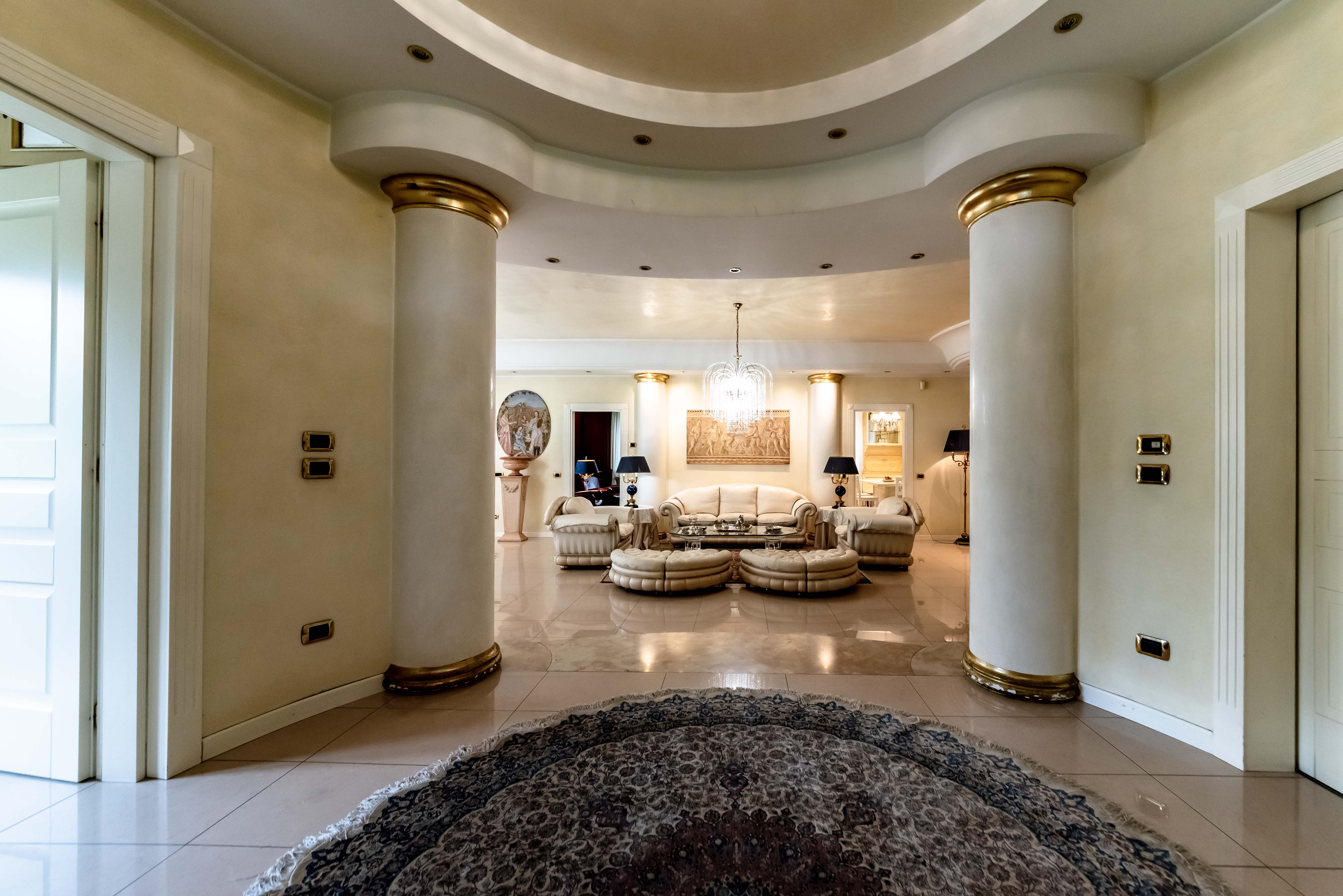 Brianza: prestigiosa villa ad Agrate Brianza (Mb)