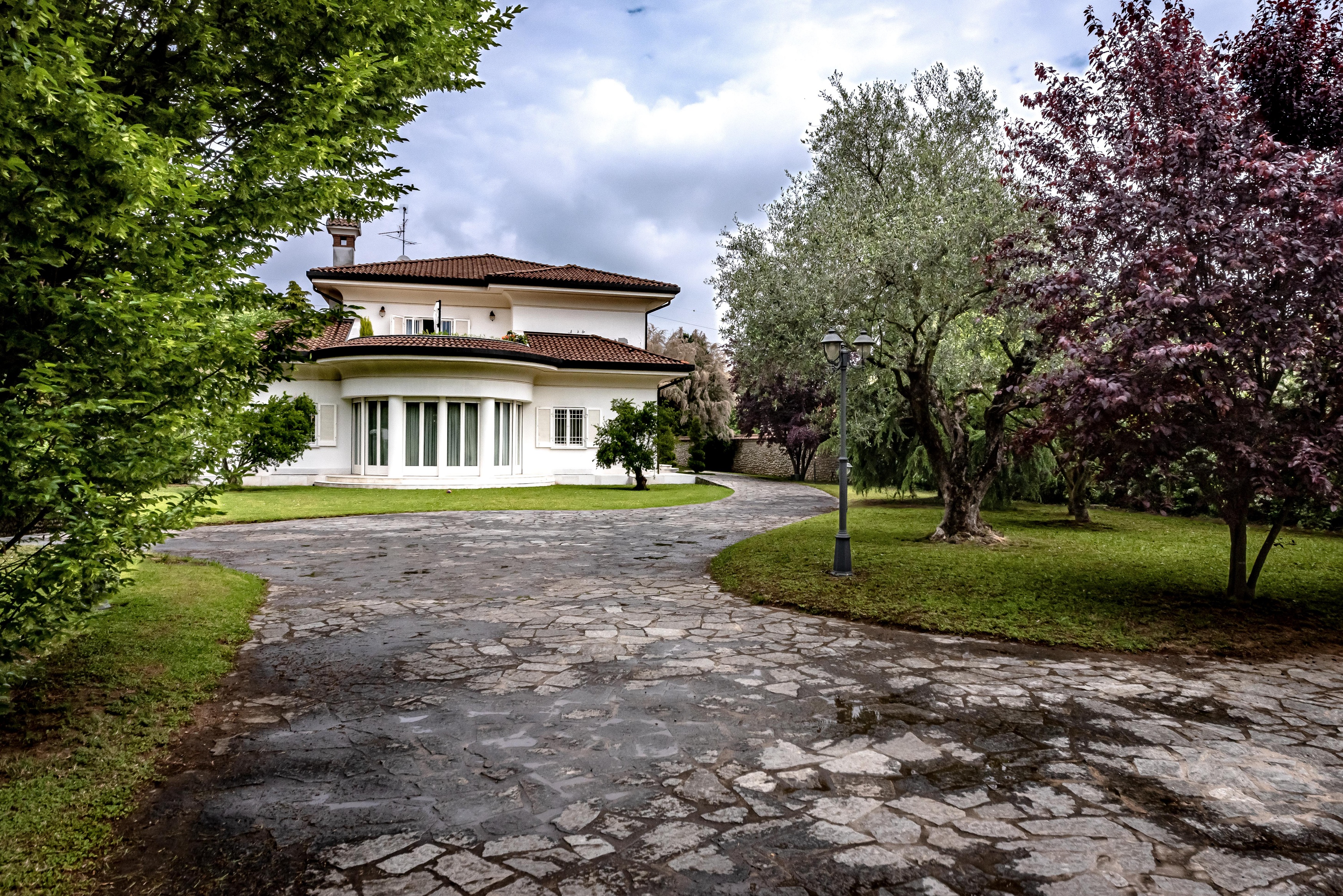 Brianza: prestigiosa villa ad Agrate Brianza (Mb)